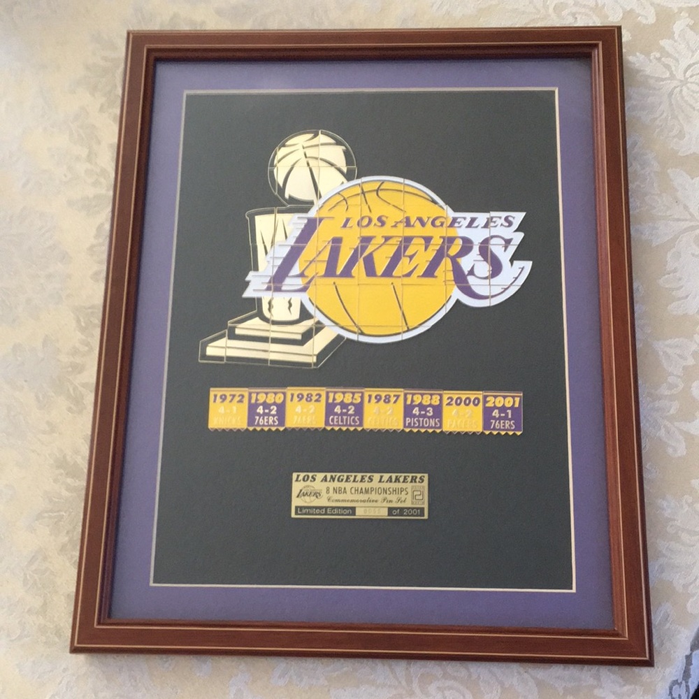 LA Lakers commemorative pin set 2001